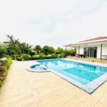 farmhouse in Noida under ₹10K for a day