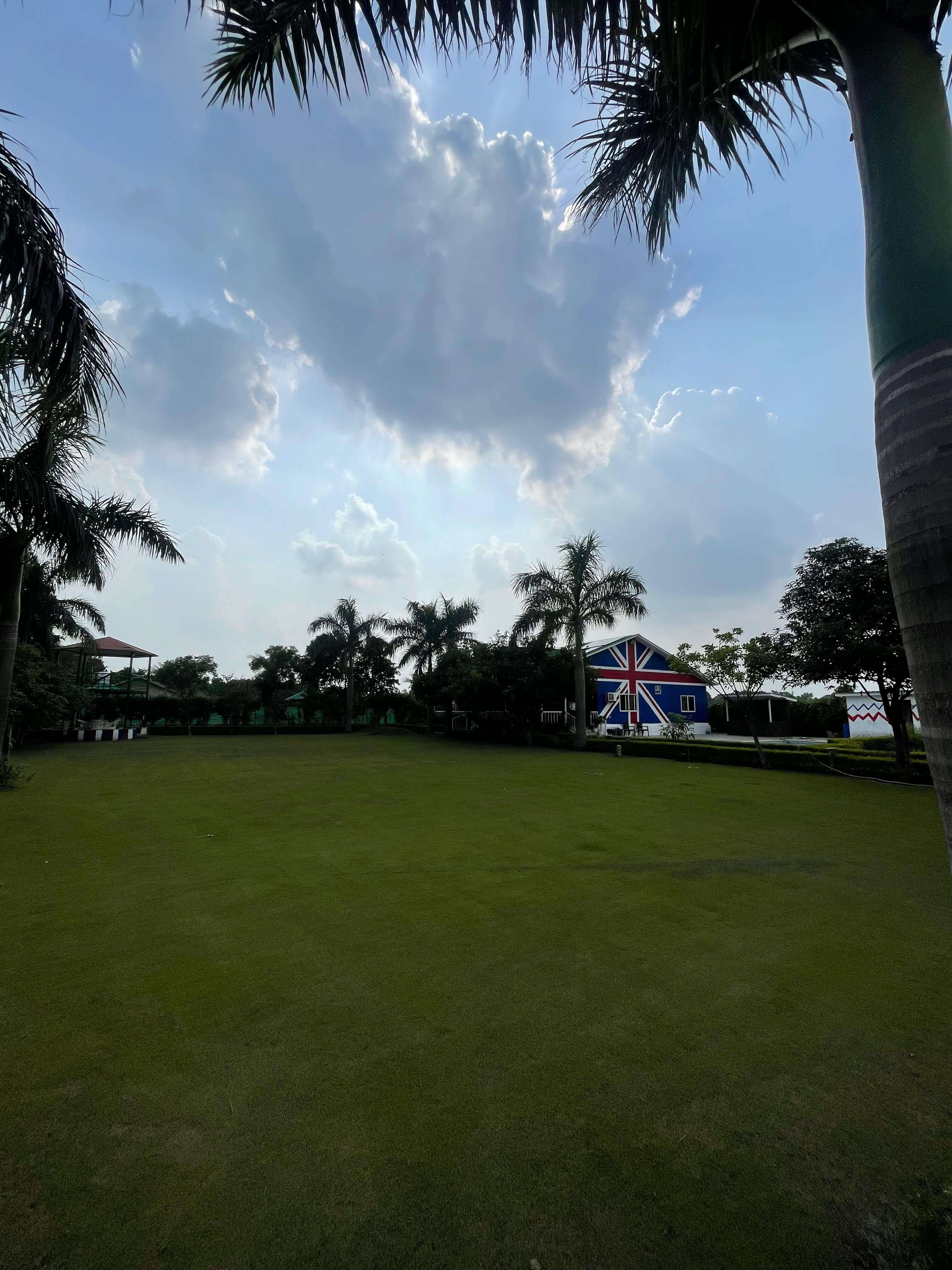 London-theme 4 BHK Farmhouse Noida Sector 135 - FVB 104 - Image 6